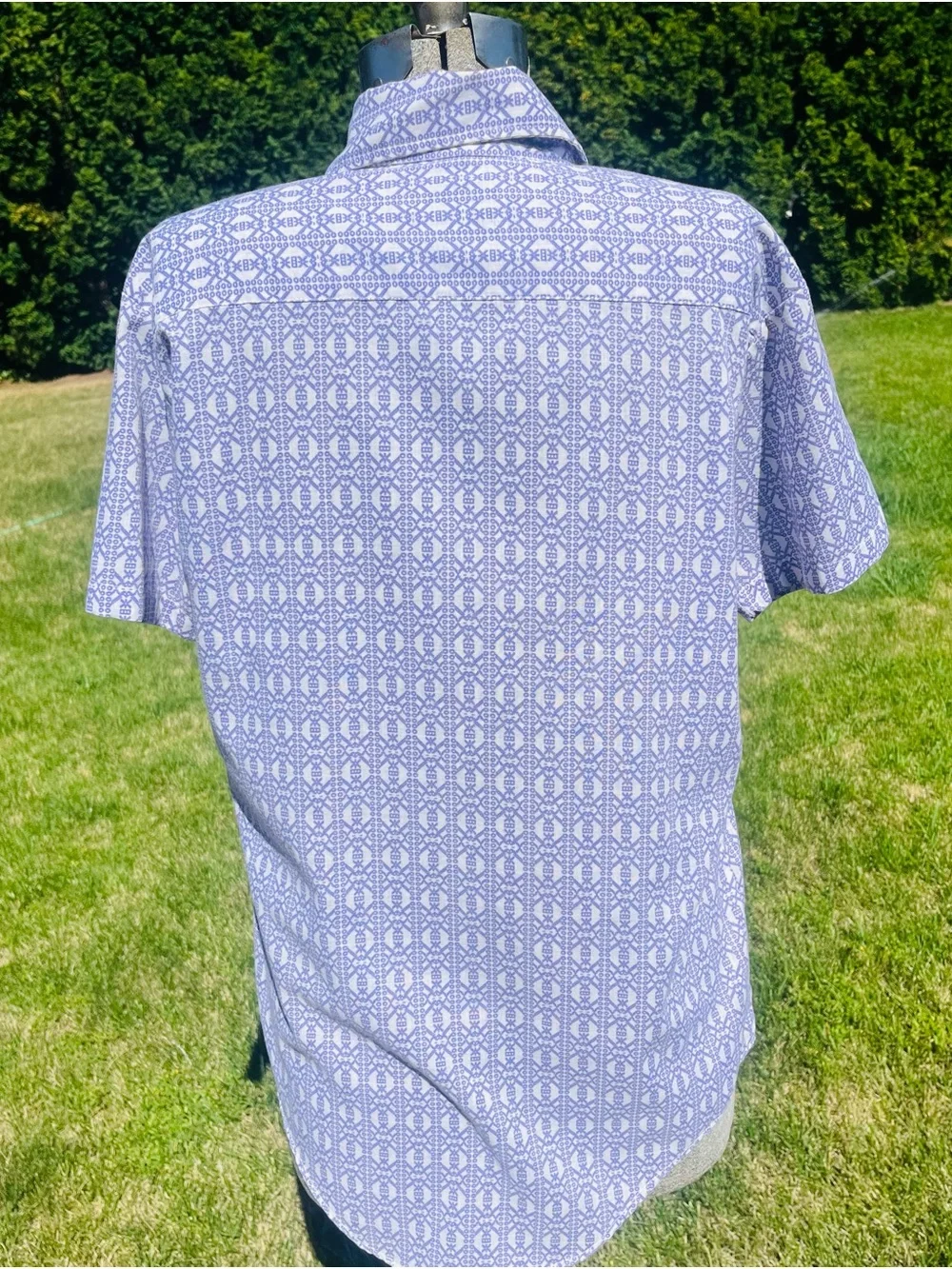 Men's Short-Sleeve Button-Down Shirt in Light Lavender Geometric Print